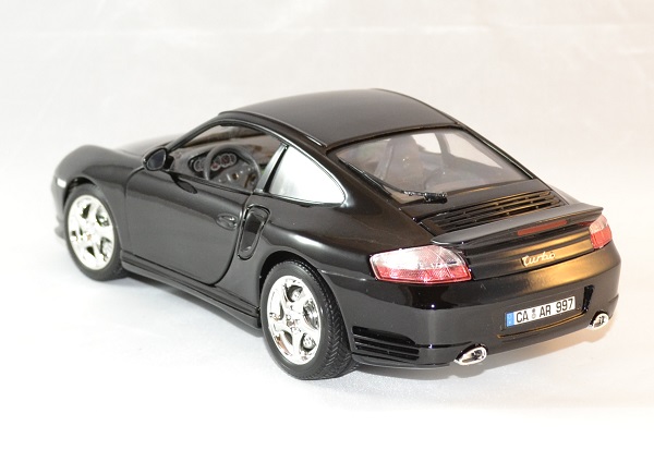 Porsche 911 turbo 1 18 bburago autominiature01 2 