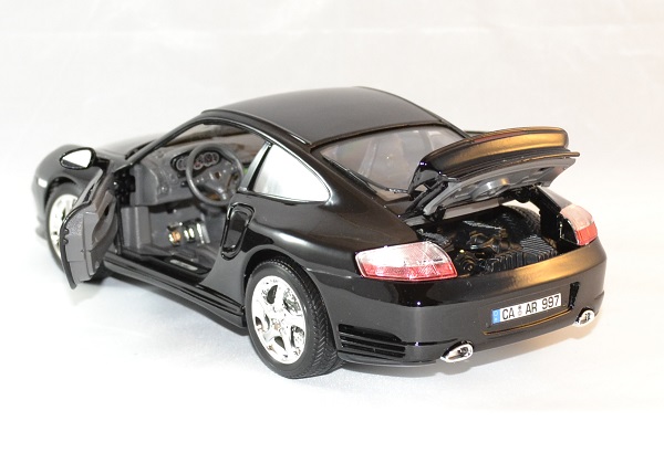 Porsche 911 turbo 1 18 bburago autominiature01 3 