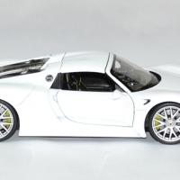 Porsche 918 spyder 1 24 welly autominiature01 3 