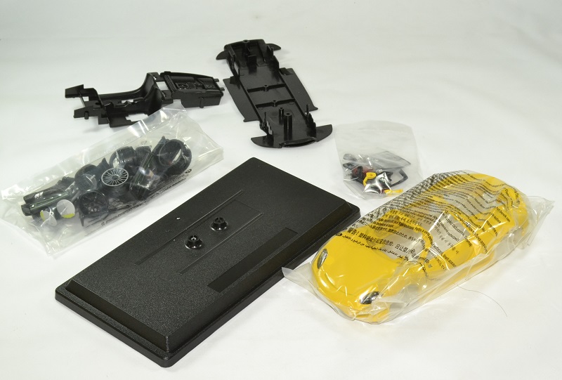 Porsche 918 spyder kit a monter 1 24 bburago autominiature01 2 