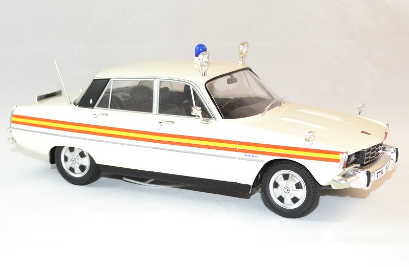 Rover mcg 3500 police 1 18 autominiature01 3 