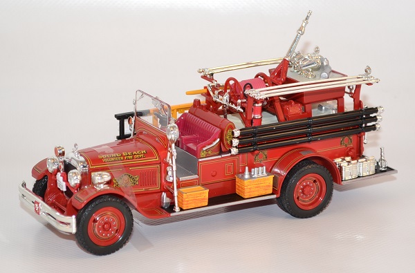 Seagrave firetruck 1931 sound beach autominiature01 com 1 1
