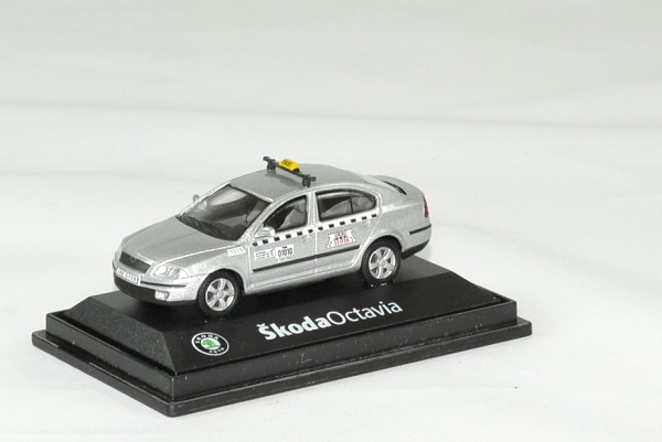 Skoda octavia taxi 1 72 argent abrex autominiature01 1