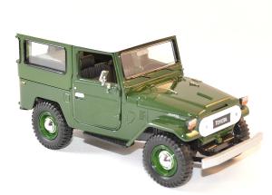 Toyota fj 40 vert 1 24 motor max autominiature01 4 
