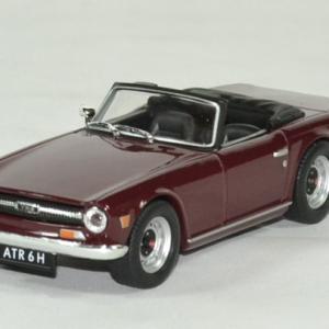 Triumph TR6 cabriolet rouge foncé 1970