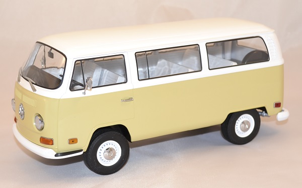 Volkswagen t2b bus 1971 1 18 greenlight autominiature01 com 1 