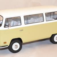 Volkswagen t2b bus 1971 1 18 greenlight autominiature01 com 1 