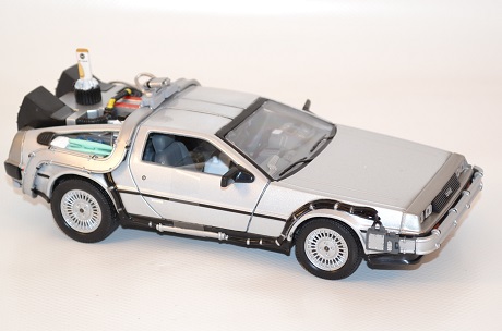 Welly de lorean retour vers le futur 2 au 1 24 autominiature01 com 2
